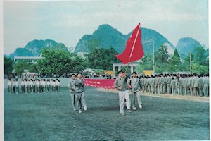 河池民族工业中专学生军训