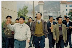 1997年3月4日，时任自治区党委副书记杨基常视察我校