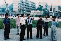 2000年6月14日，原自治区副主席吴恒、教育厅厅长余益中视察我校