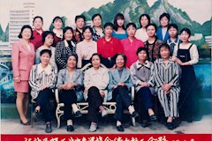 河池民族工业中专女教工合影