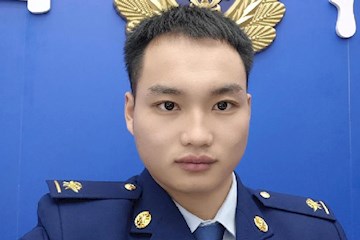 2017级蒋焱：做百姓的“蓝朋友” 