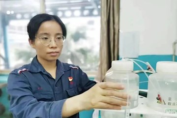 2011级邓柳艳：2024年广西壮族自治区劳动模范、广西五一劳动奖章